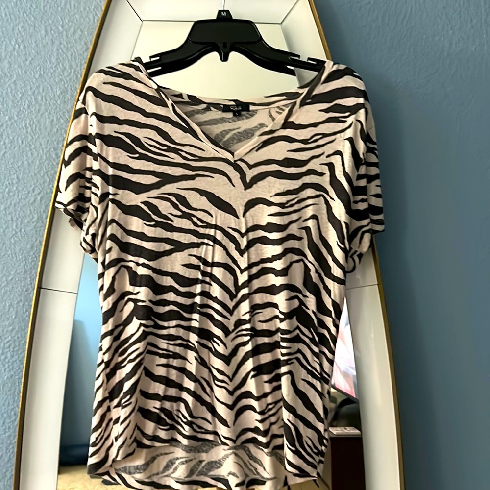 V neck zebra top 🦓
